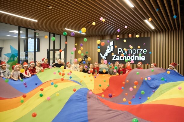 Świąteczne klimaty w urzędzie. Mikołaj odwiedził przedszkolaków