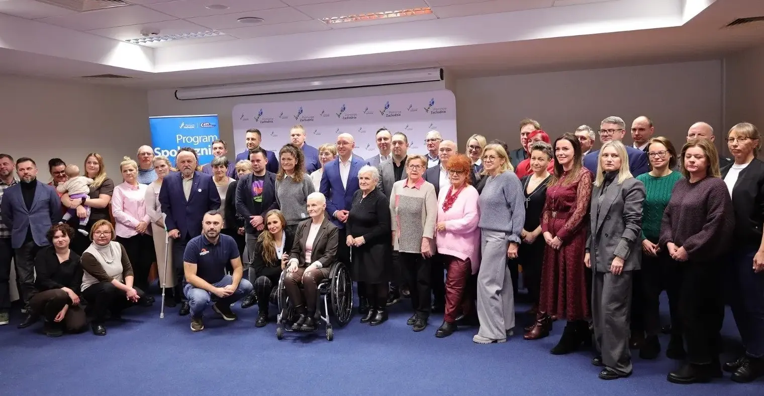 wspólne zdjęcie Społeczników w Koszalinie