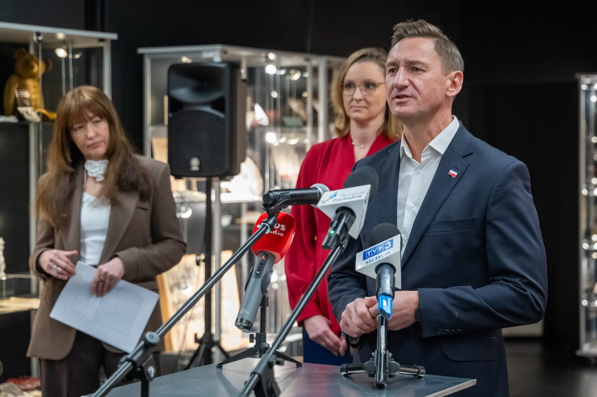 marszałek Olgierd Geblewicz opowiada o Centrum Dialogu Przełomy podczas konferencji