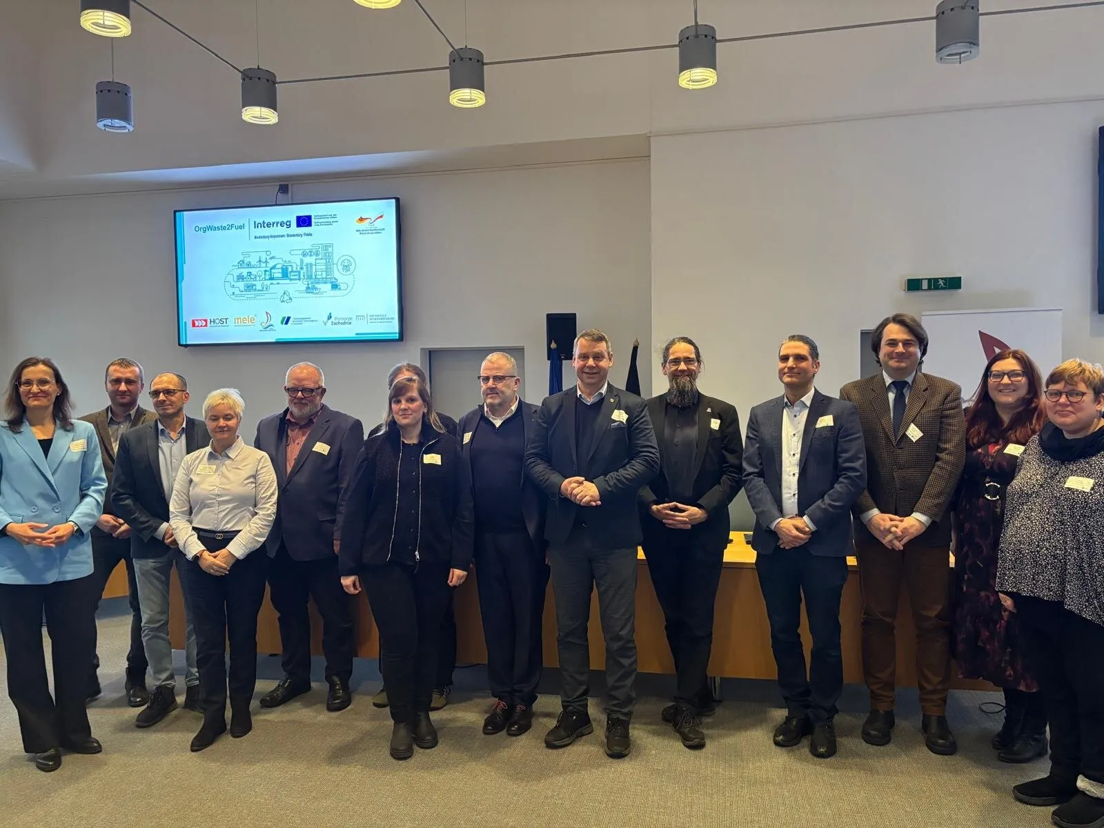 Przedstawiciele 6 partnerów projektu OrgWaste2Fuel