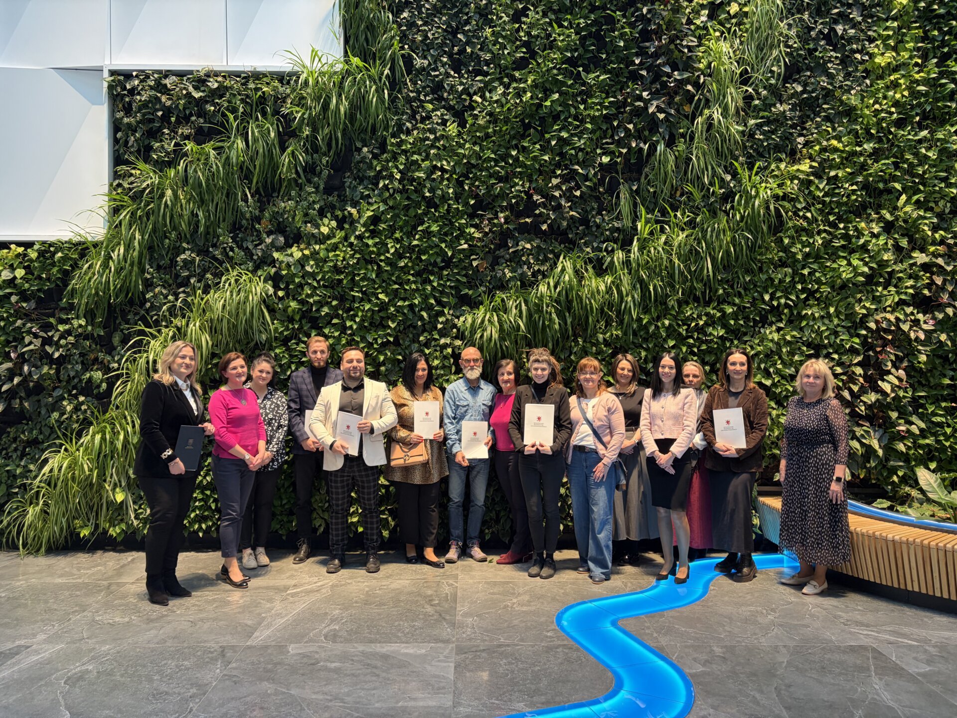 zdjęcie grupowe gości spotkania w Szczecinie