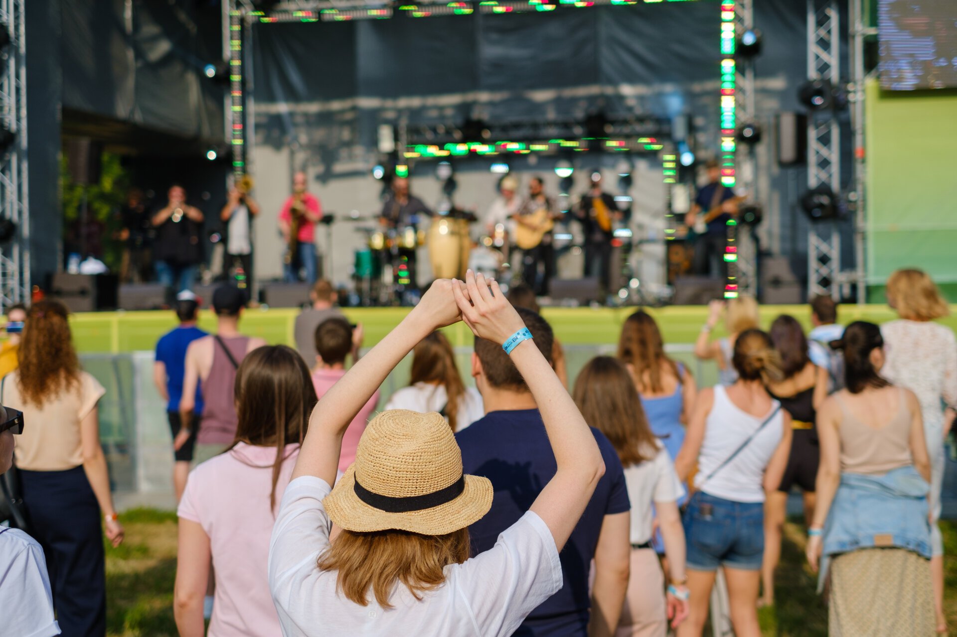 Scena i widownia podczas festiwalu