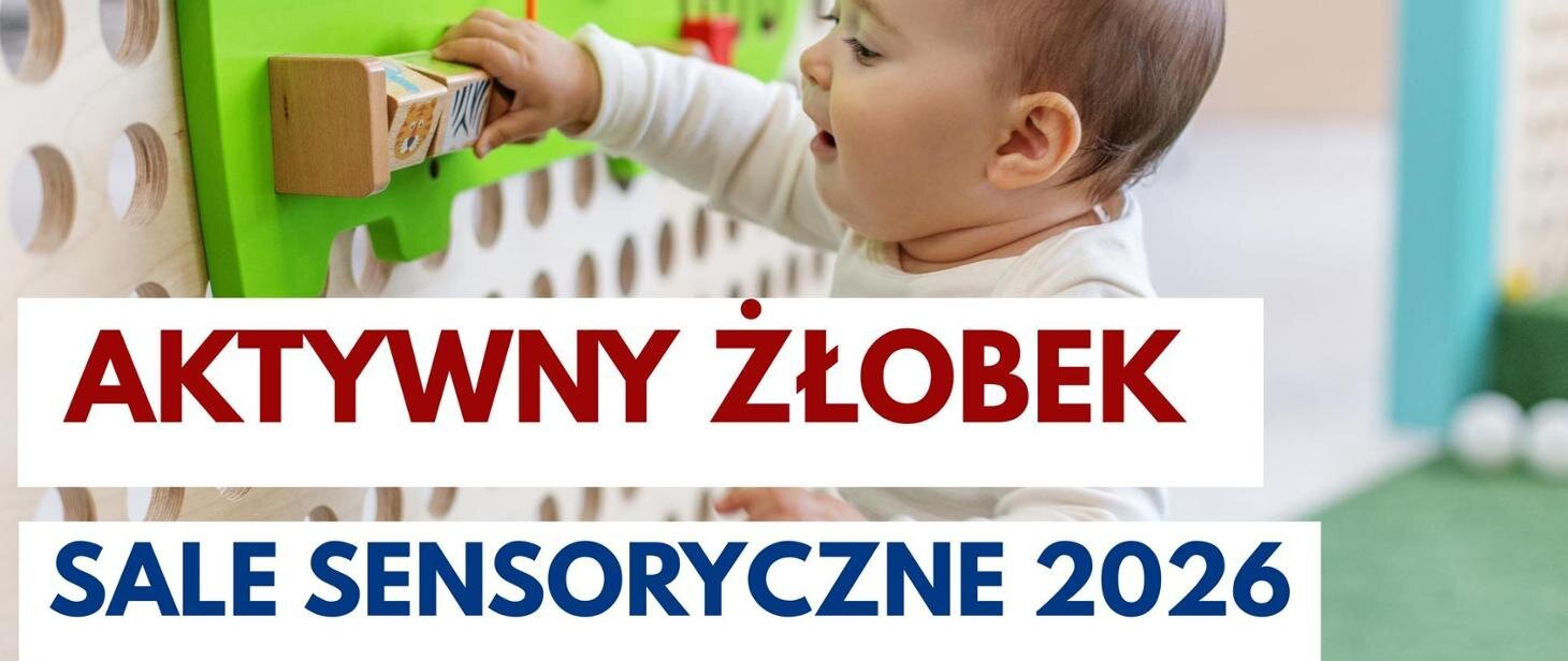 Maluszek manipulujący przy tablicy sensorycznej