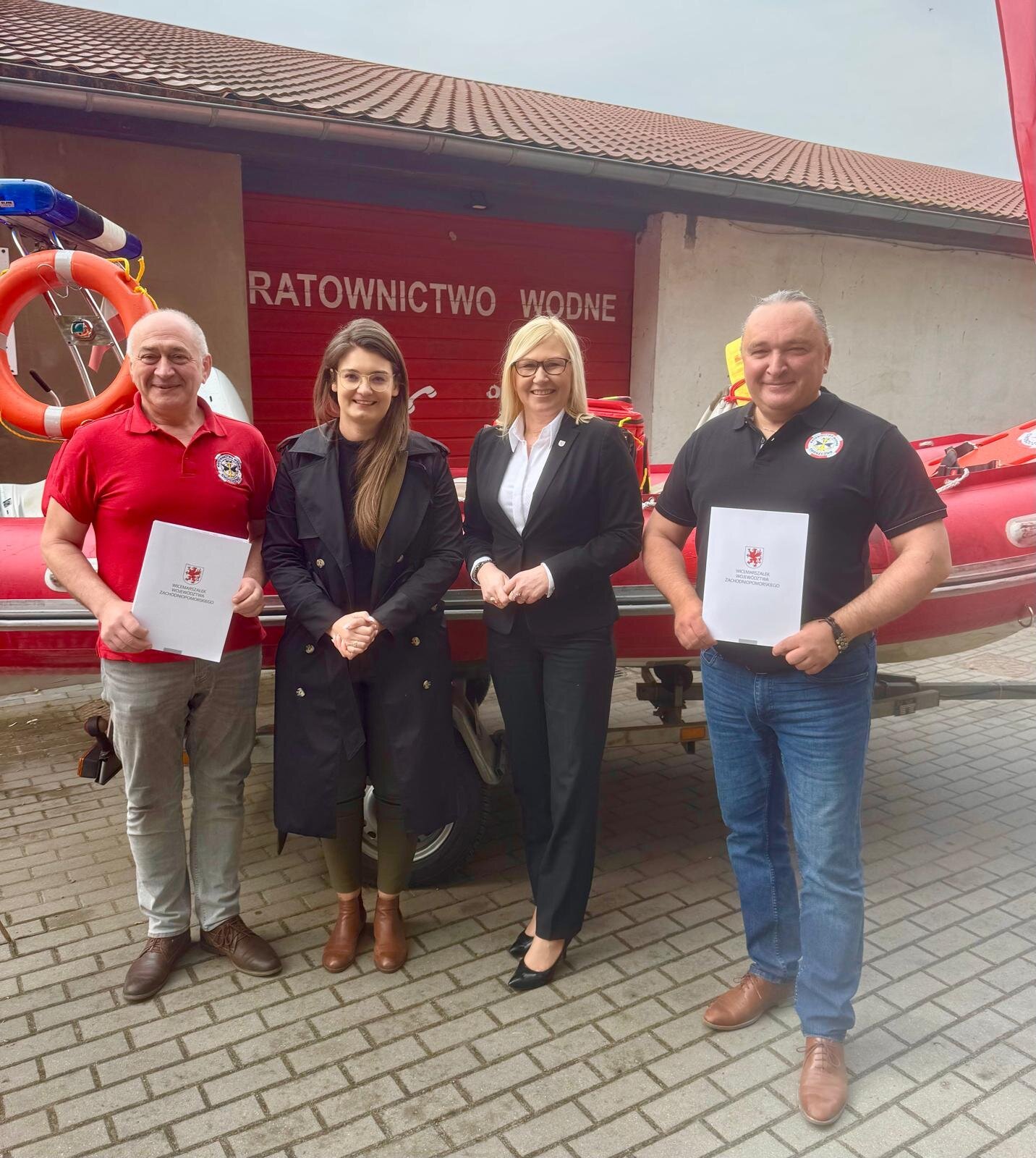 wicemarszałkini Anna Bańkowska z beneficjentami