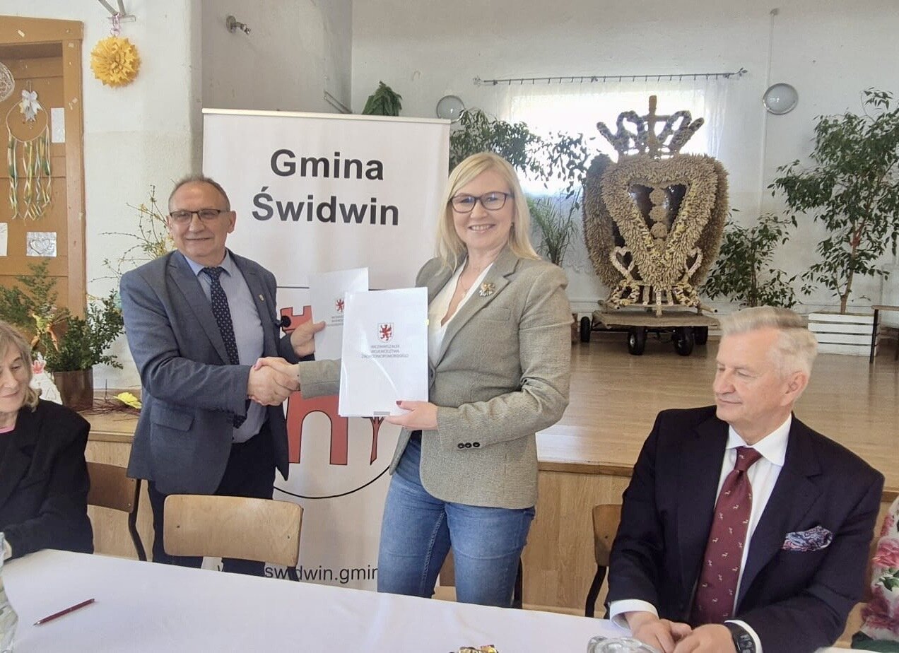 przekazanie umowy w gminie Świdwin
