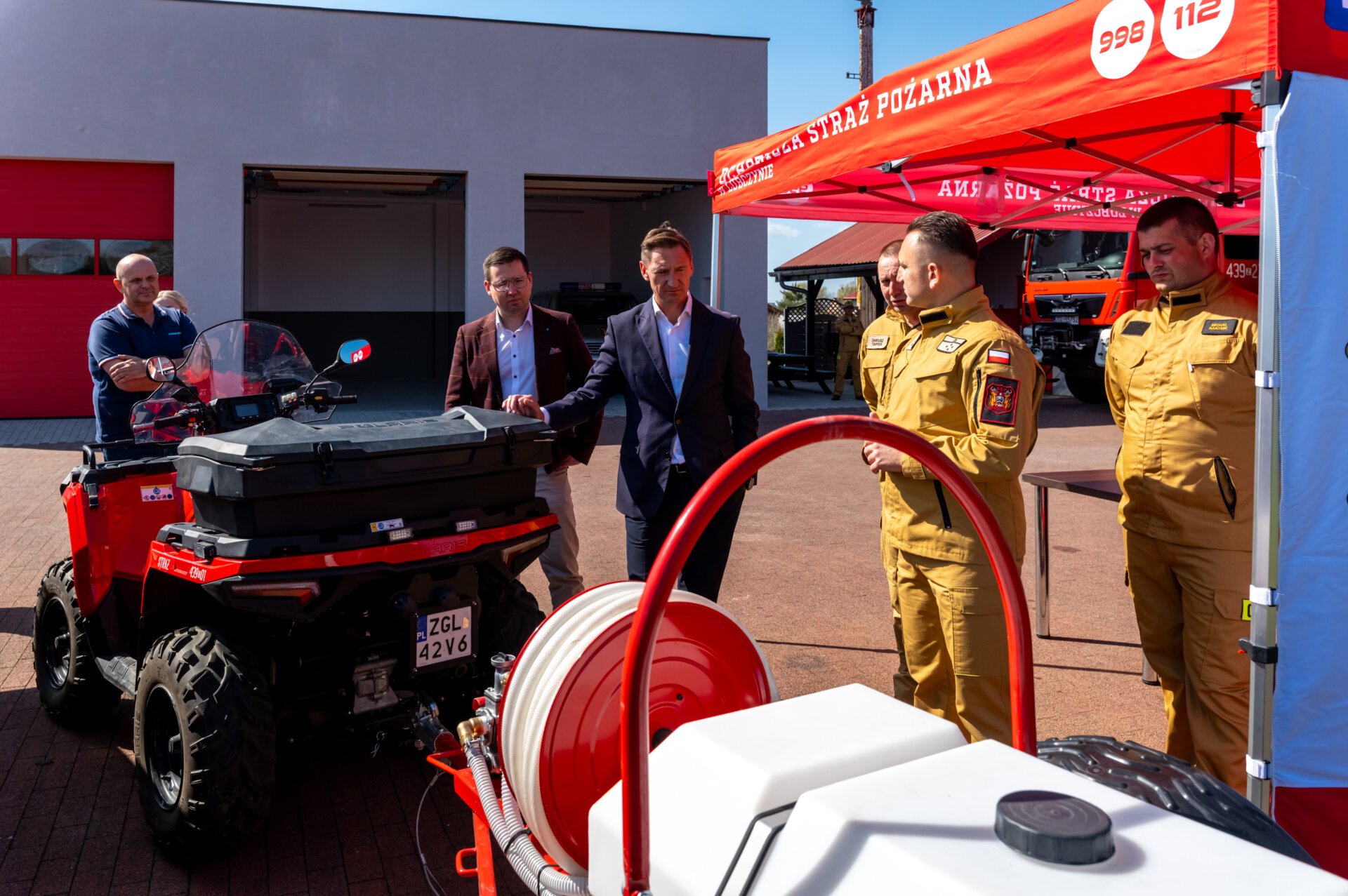 Marszałek Olgierd Geblewicz podpisał umowę na wsparcie OSP Lubczyna kwotą 210 tys. zł. Środki te będą przeznaczone m.in. na zakup sprzętu oraz ochronę wałów przeciwpowodziowych