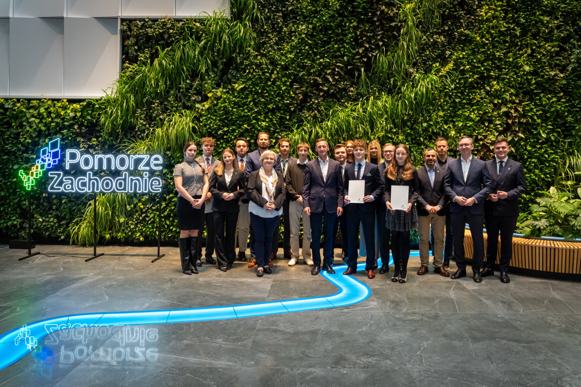 wspólne zdjęcie gości spotkania