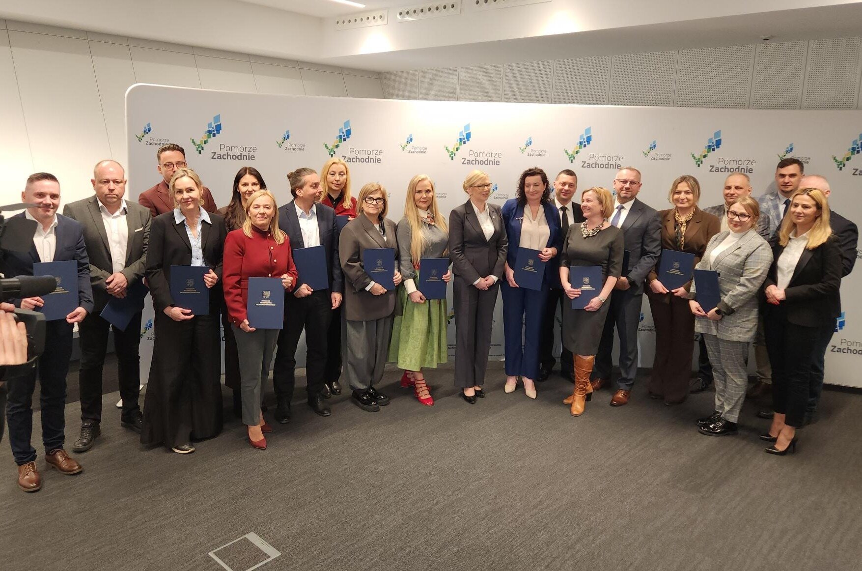 zdjęcie grupowe nowego ZKRES