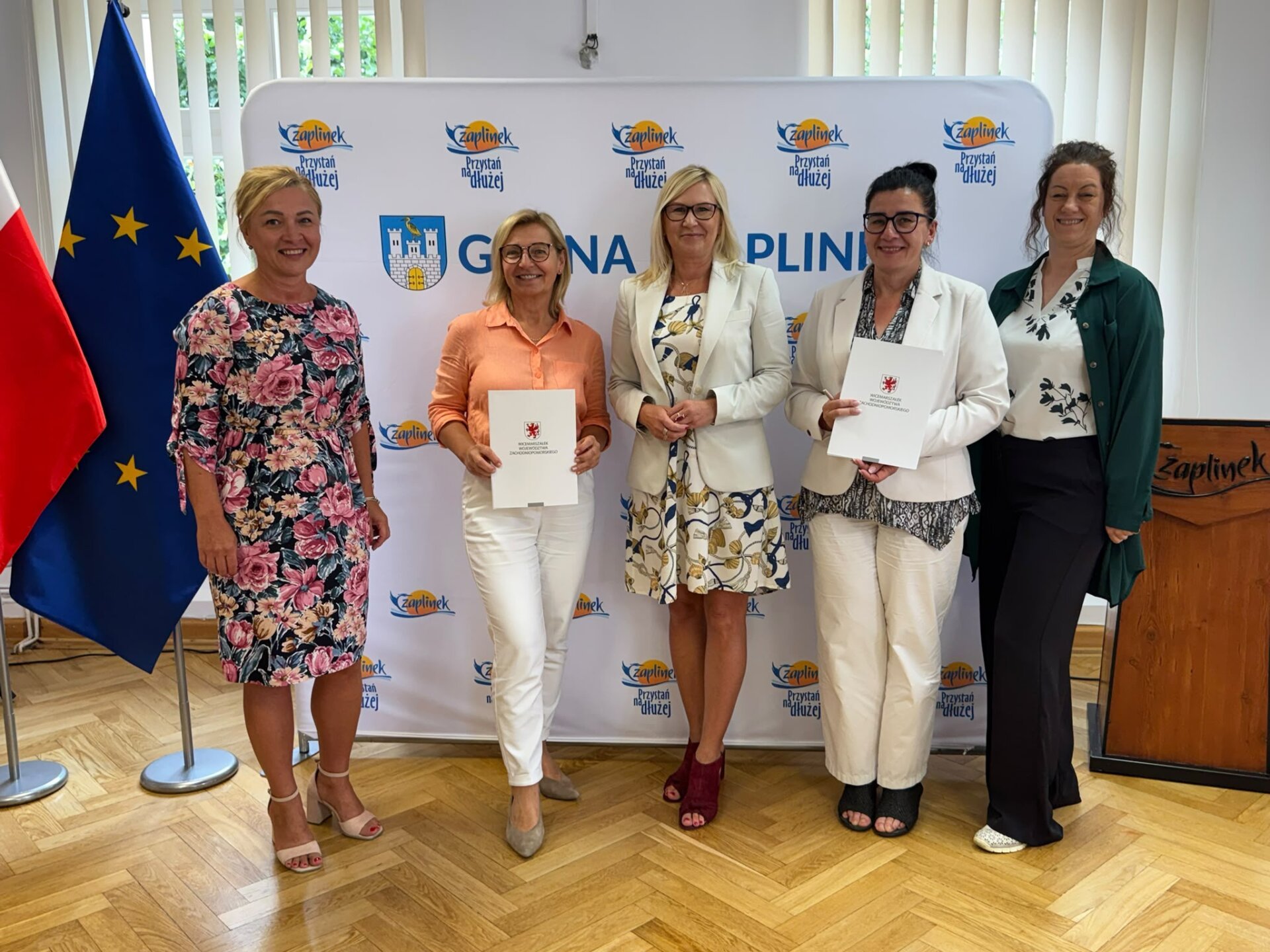 wicemarszałkini Anna Bańkowska z beneficjentami - gmina Czaplinek