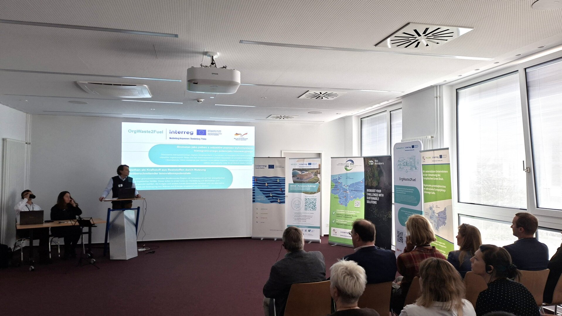 Prezentacja projektu OrgWaste2Fuel Krzysztofa Żarny na warsztatach w Greifswaldzie