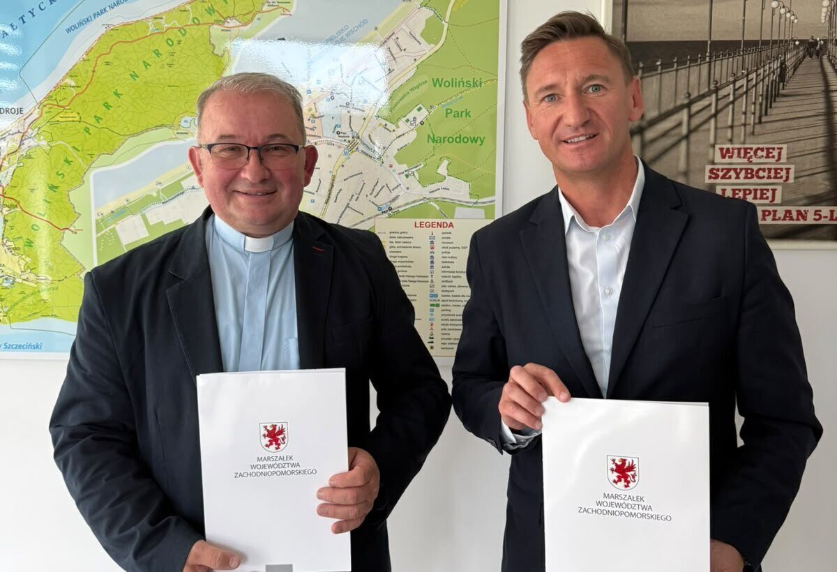 marszałek Olgierd Geblewicz i ks. Mariusz Cywka