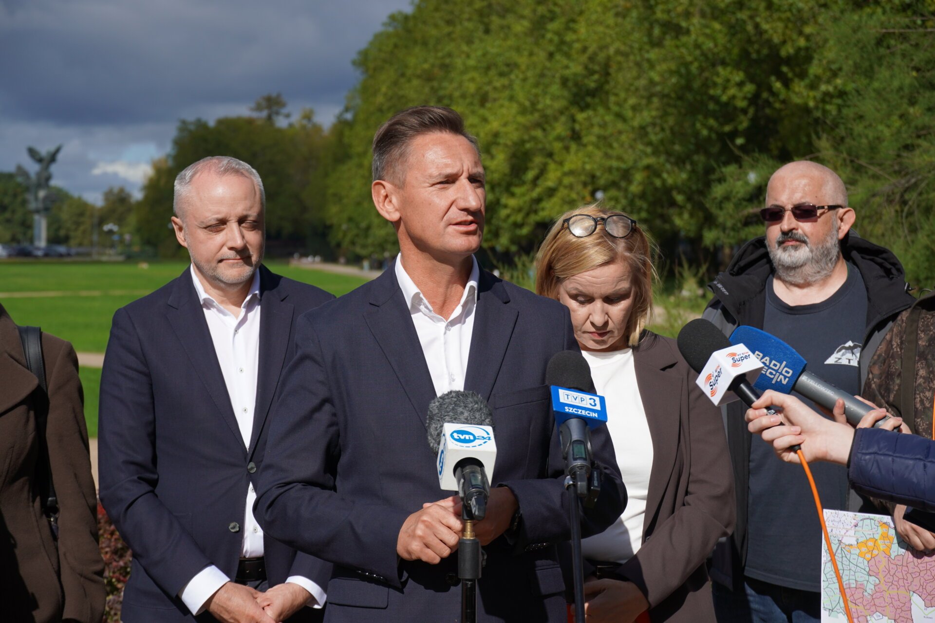 konferencja prasowa - przemawia marszałek