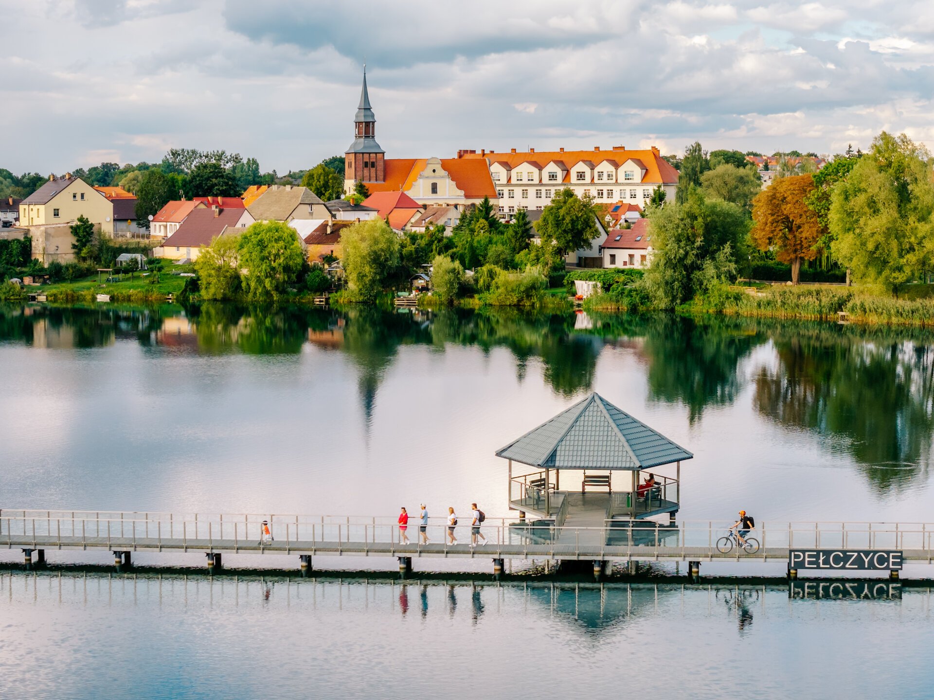 widok na jezioro w Pełczycach