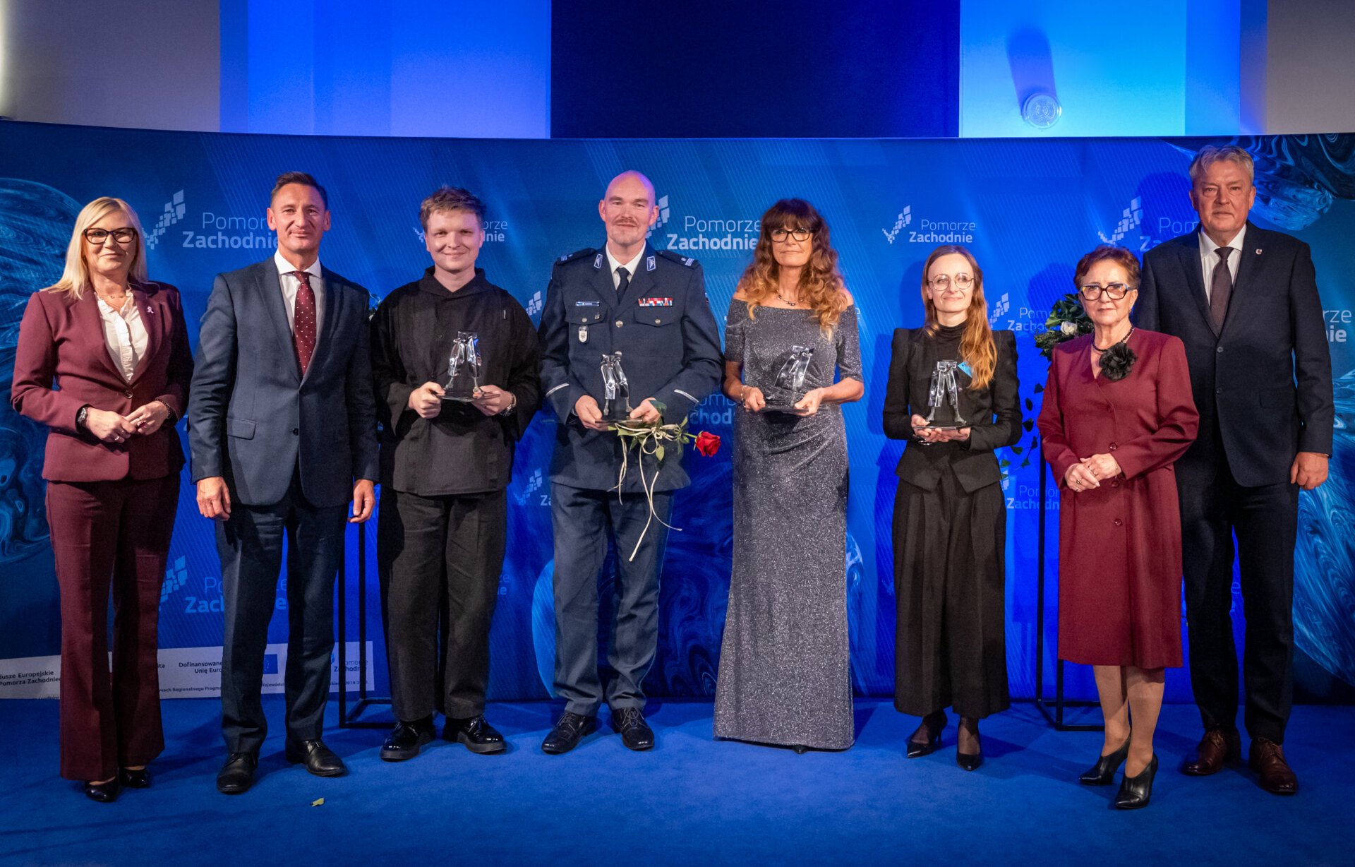 marszałek Olgierd Geblewicz, wicemarszałek Anna Bańkowska, przewodnicząca Sejmiku Teresa Kalina, Radny Województwa Marcin Przepióra z laureatami konkursu